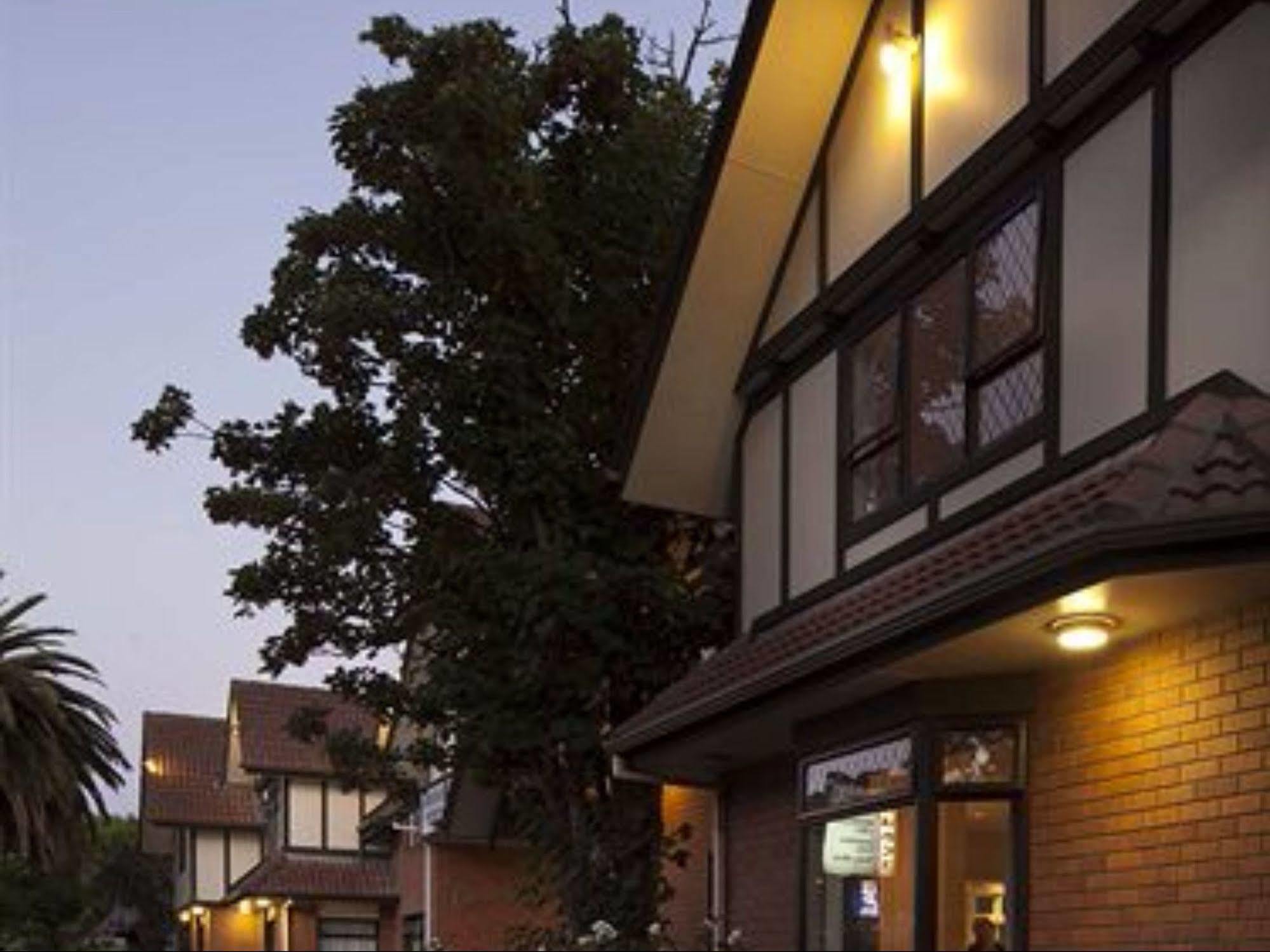 Champers Motor Inn โลเวอร์ฮัท ภายนอก รูปภาพ