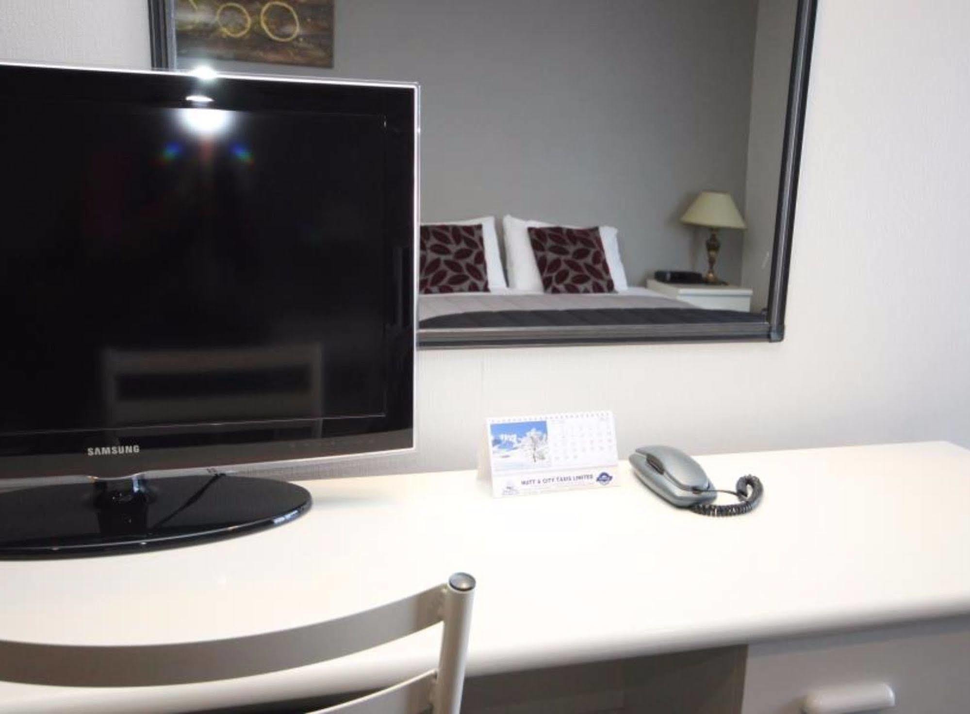 Champers Motor Inn โลเวอร์ฮัท ภายนอก รูปภาพ