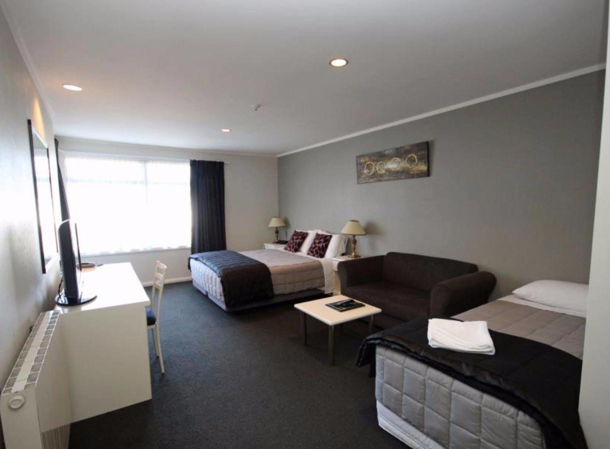 Champers Motor Inn โลเวอร์ฮัท ภายนอก รูปภาพ
